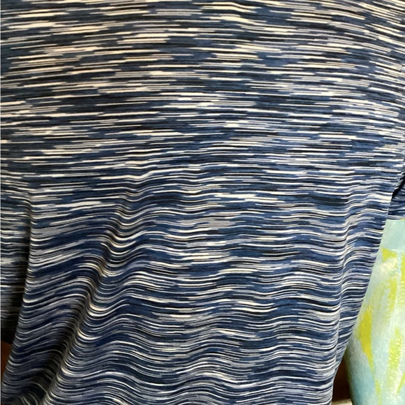 Alfani regular fit v neck tee - Picture 2 of 5